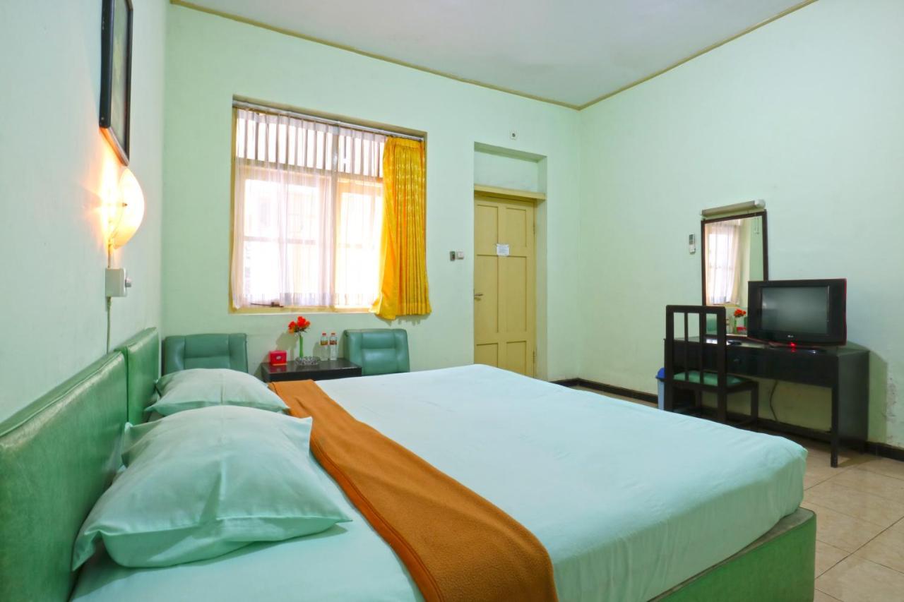 Hotel Camelia Malang Kültér fotó