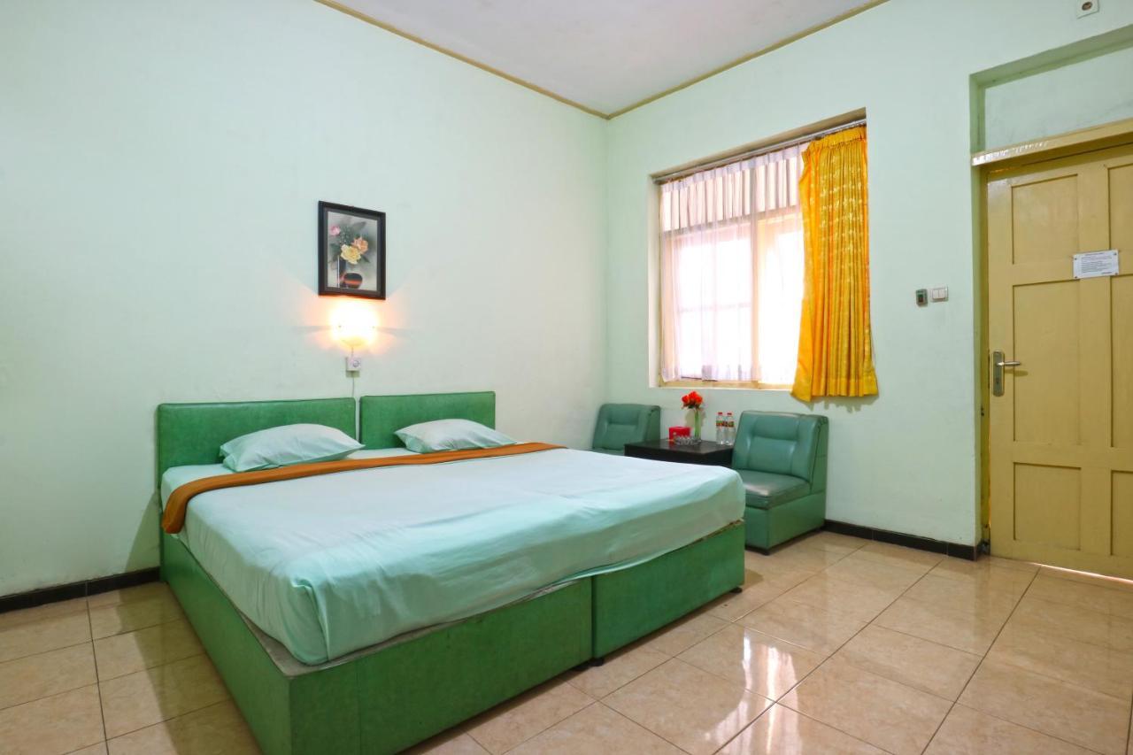 Hotel Camelia Malang Kültér fotó