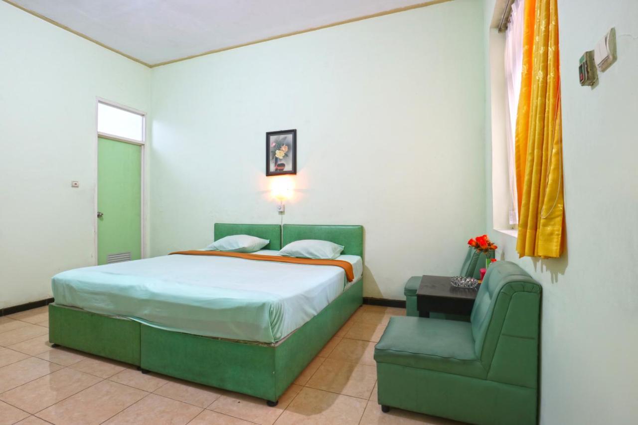Hotel Camelia Malang Kültér fotó