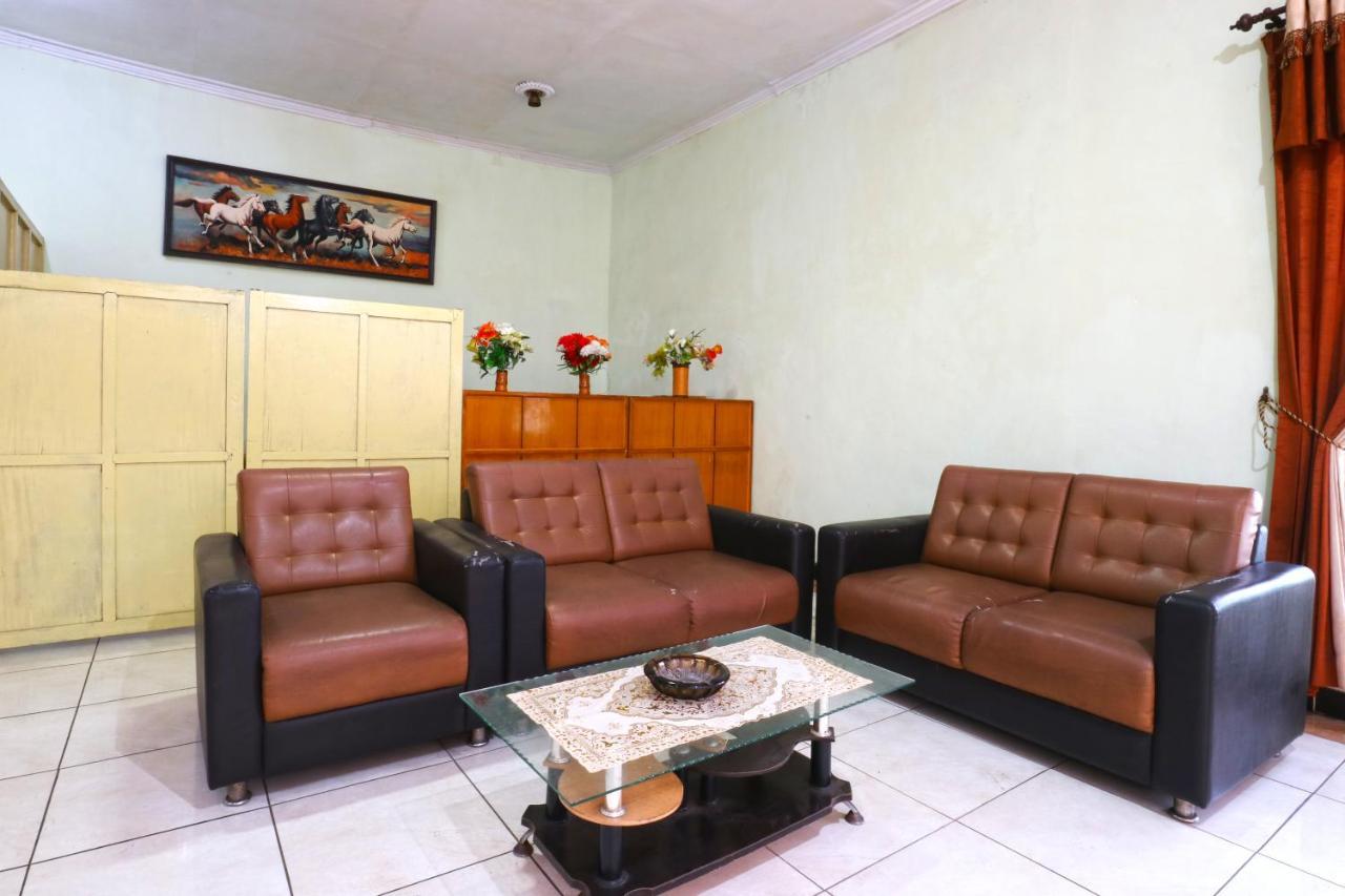 Hotel Camelia Malang Kültér fotó